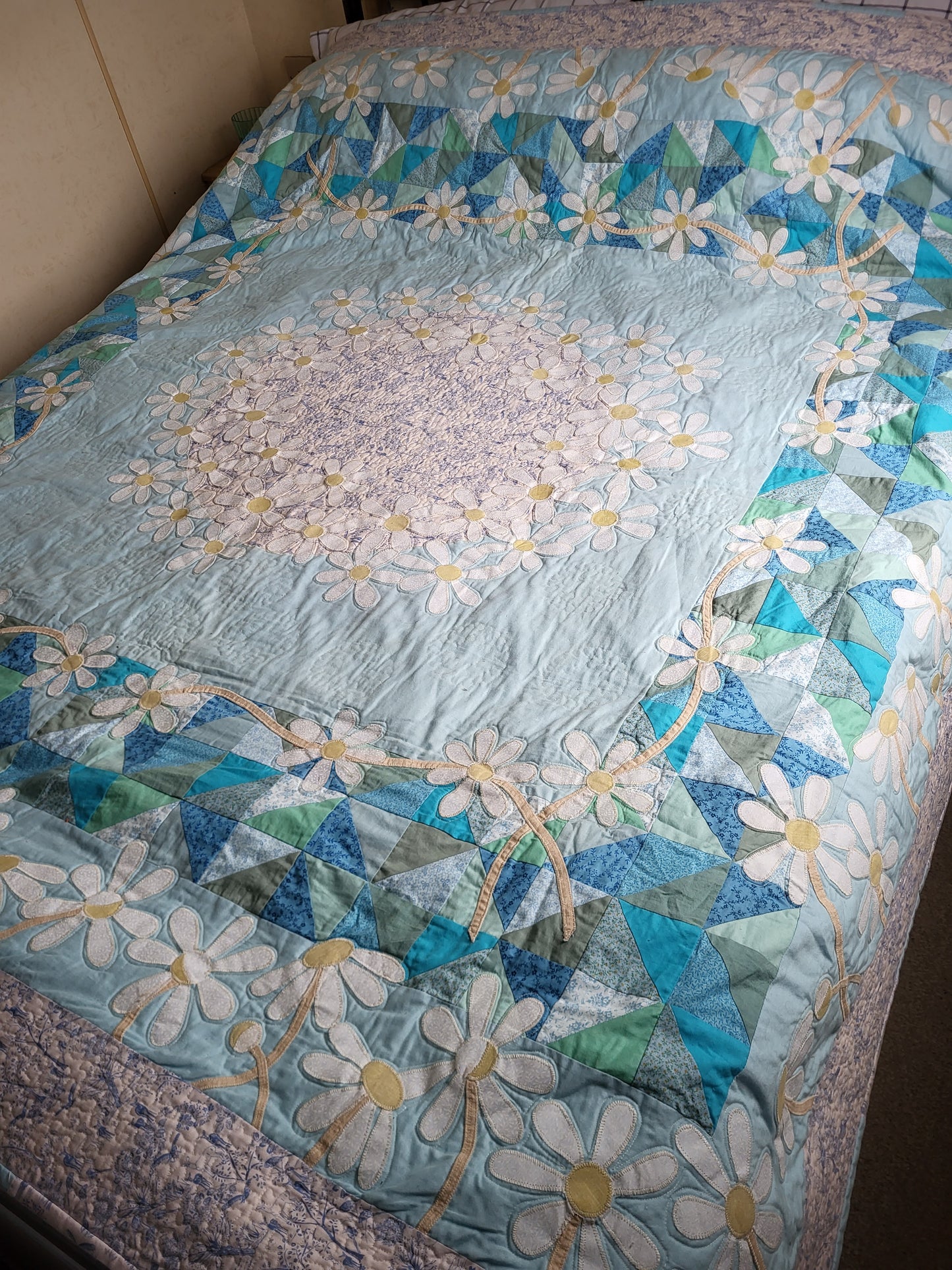 Quilt "Dancing with Daisies"