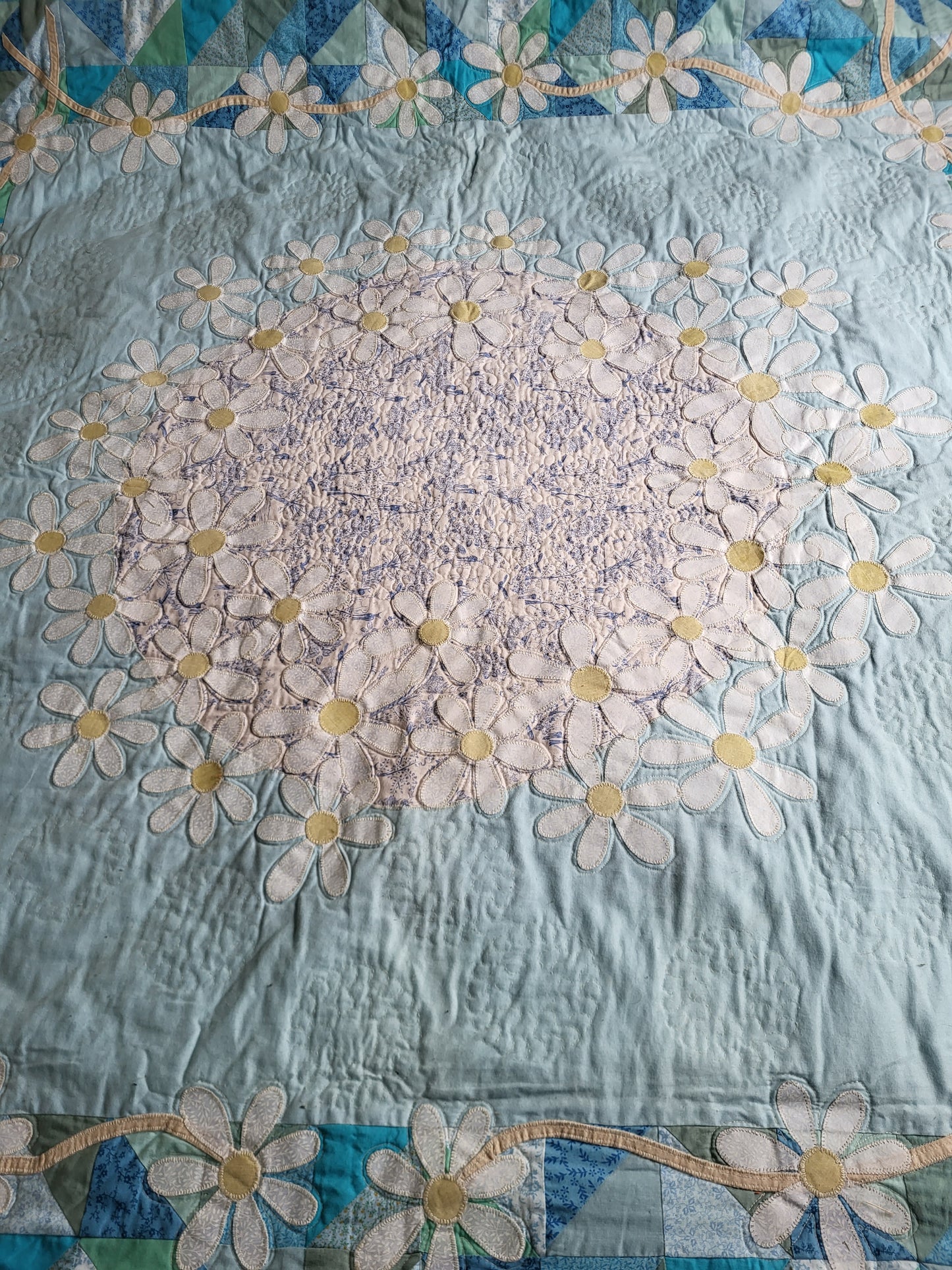 Quilt "Dancing with Daisies"