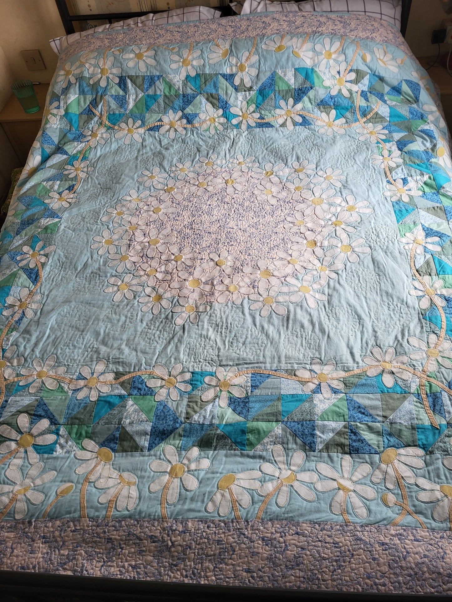 Quilt "Dancing with Daisies"